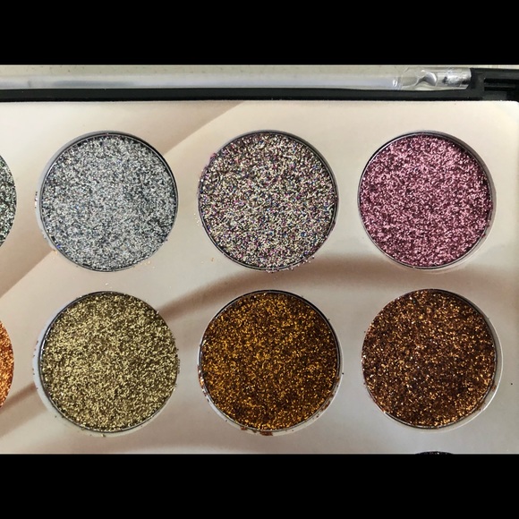 Glowing Face Glitter Eye Shadow 18 Color Glitter New with Box Makeup Kit - Picture 5 of 12